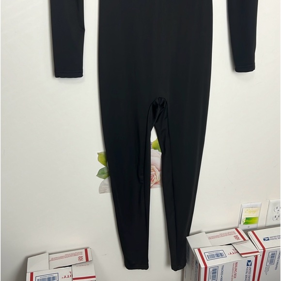 Full body jumpsuit - Picture 3 of 11